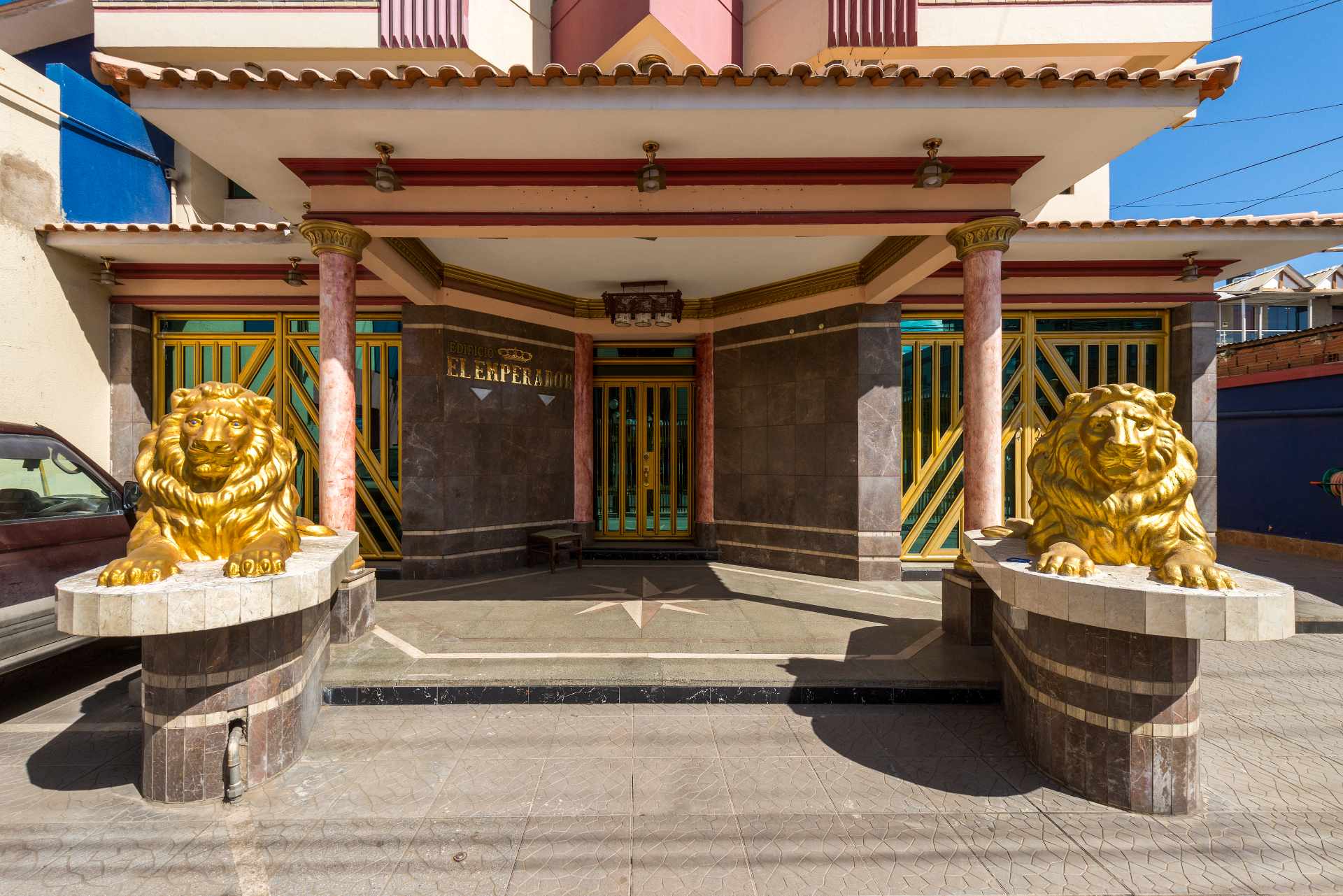 Edificio en VentaAv. Ingavi Zona Chimba Foto 18