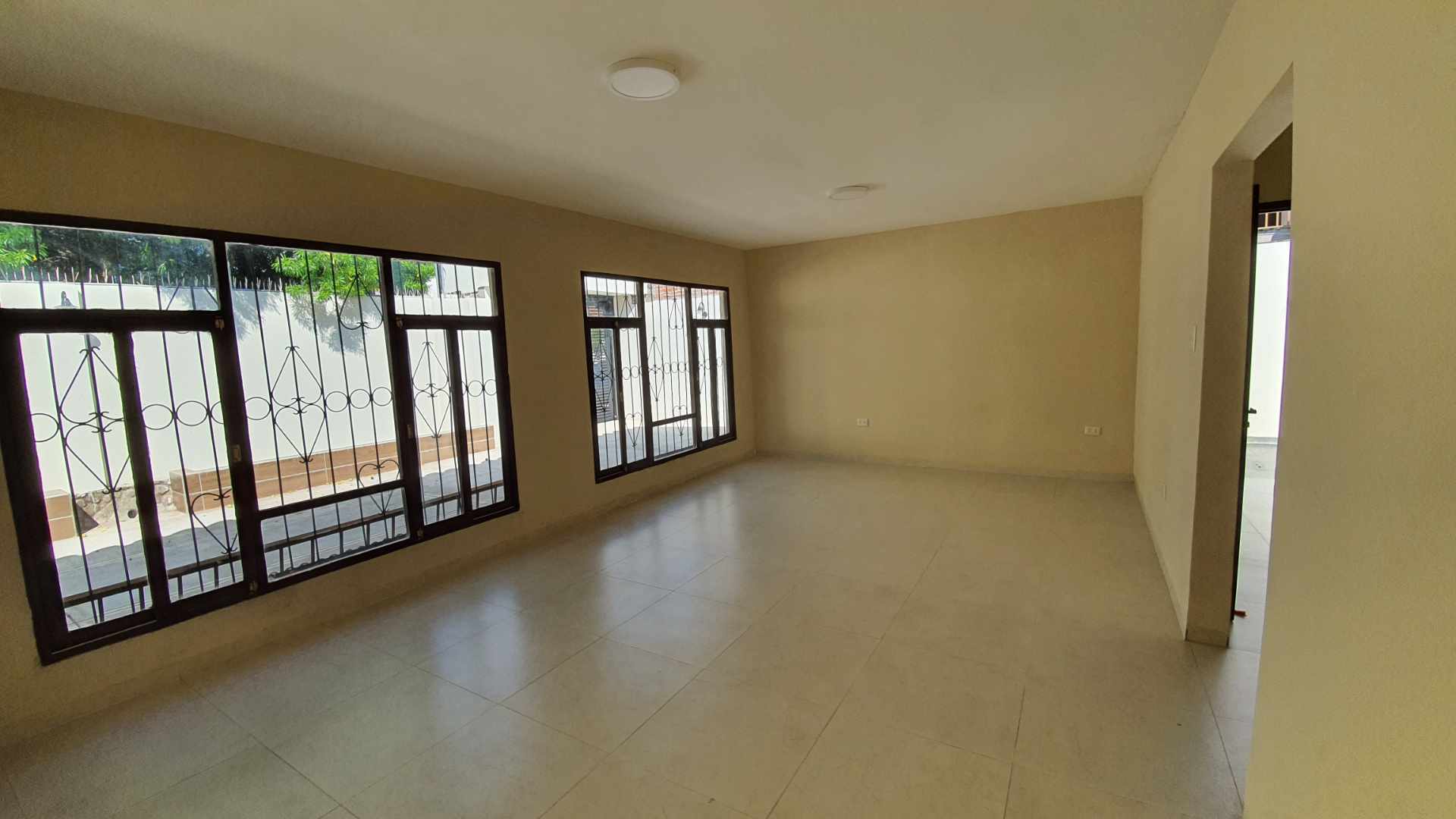 Casa en Entre 3er y 4to anillo Norte en Santa Cruz de la Sierra 4 dormitorios 3 baños 2 parqueos Foto 10