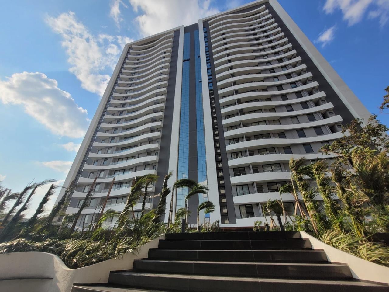 Departamento en Entre 2do y 3er anillo Norte en Santa Cruz de la Sierra 4 dormitorios 3 baños 1 parqueos Foto 2