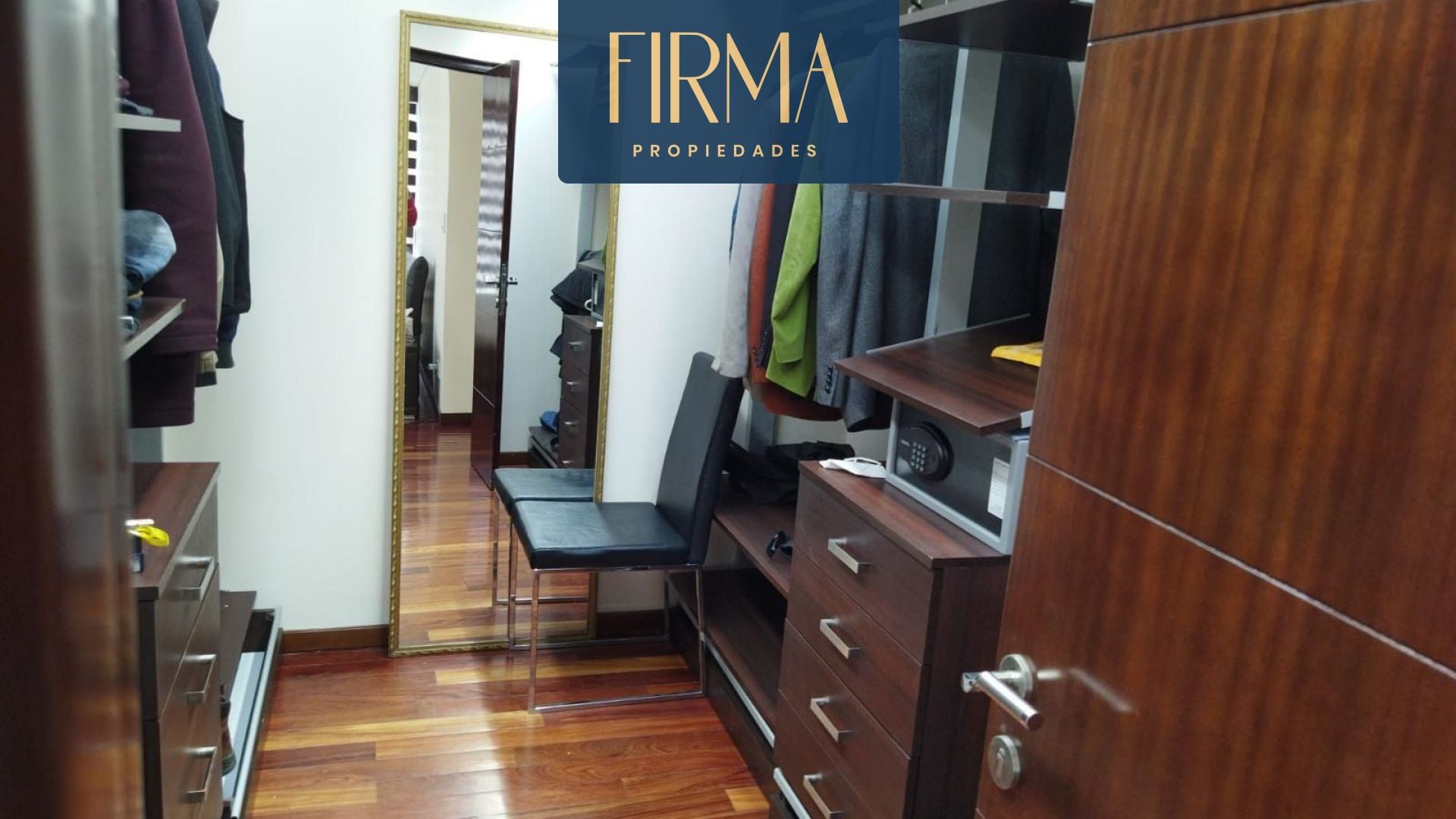 Casa en VentaCASA EN VENTA, COTA COTA 3 dormitorios 5 baños 5 parqueos Foto 14