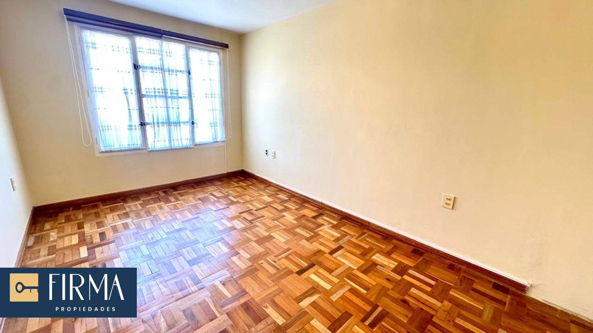 Casa en AlquilerCASA EN ALQUILER, MESETA DE ACHUMANI 4 dormitorios 4 baños 3 parqueos Foto 2