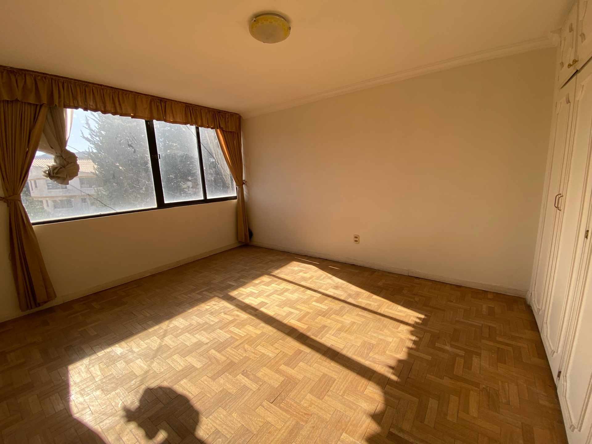 Departamento en Achumani en La Paz 3 dormitorios 2 baños 1 parqueos Foto 3