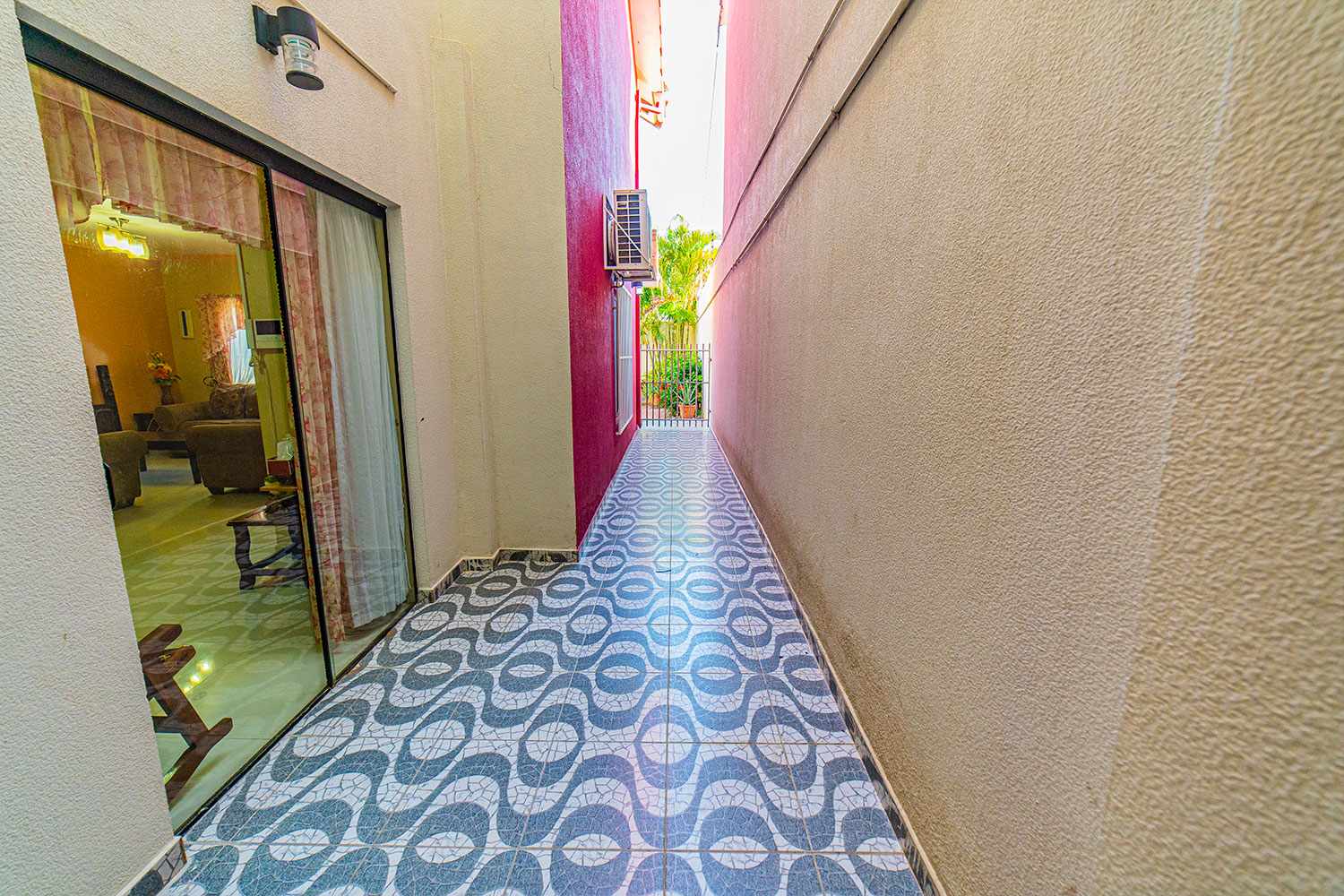 Casa en Entre 5to y 6to anillo Norte en Santa Cruz de la Sierra 4 dormitorios 3 baños 2 parqueos Foto 16