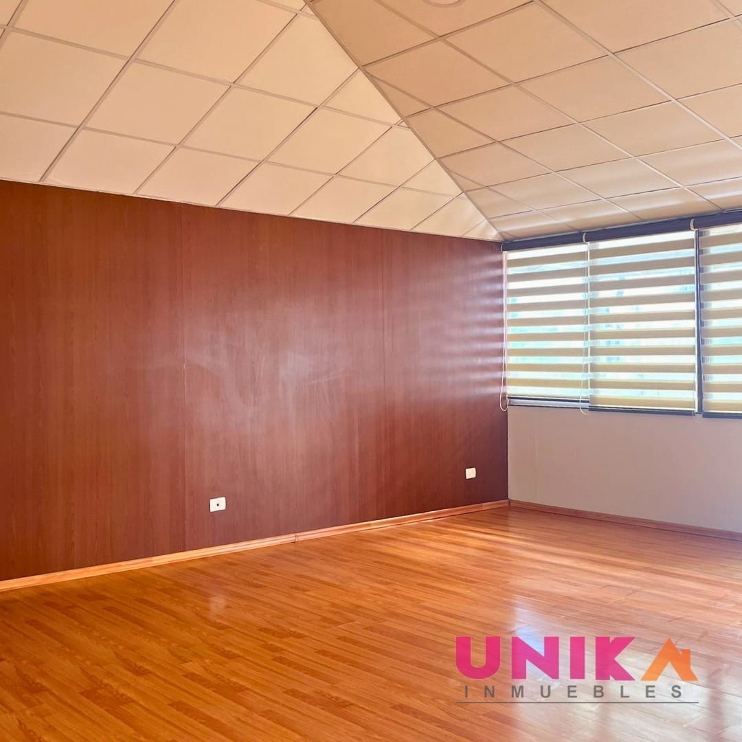 Departamento en AlquilerHermoso Penthouse Duplex Semi Amueblado, con lindas vista , Calacoto  3 dormitorios 4 baños 2 parqueos Foto 17