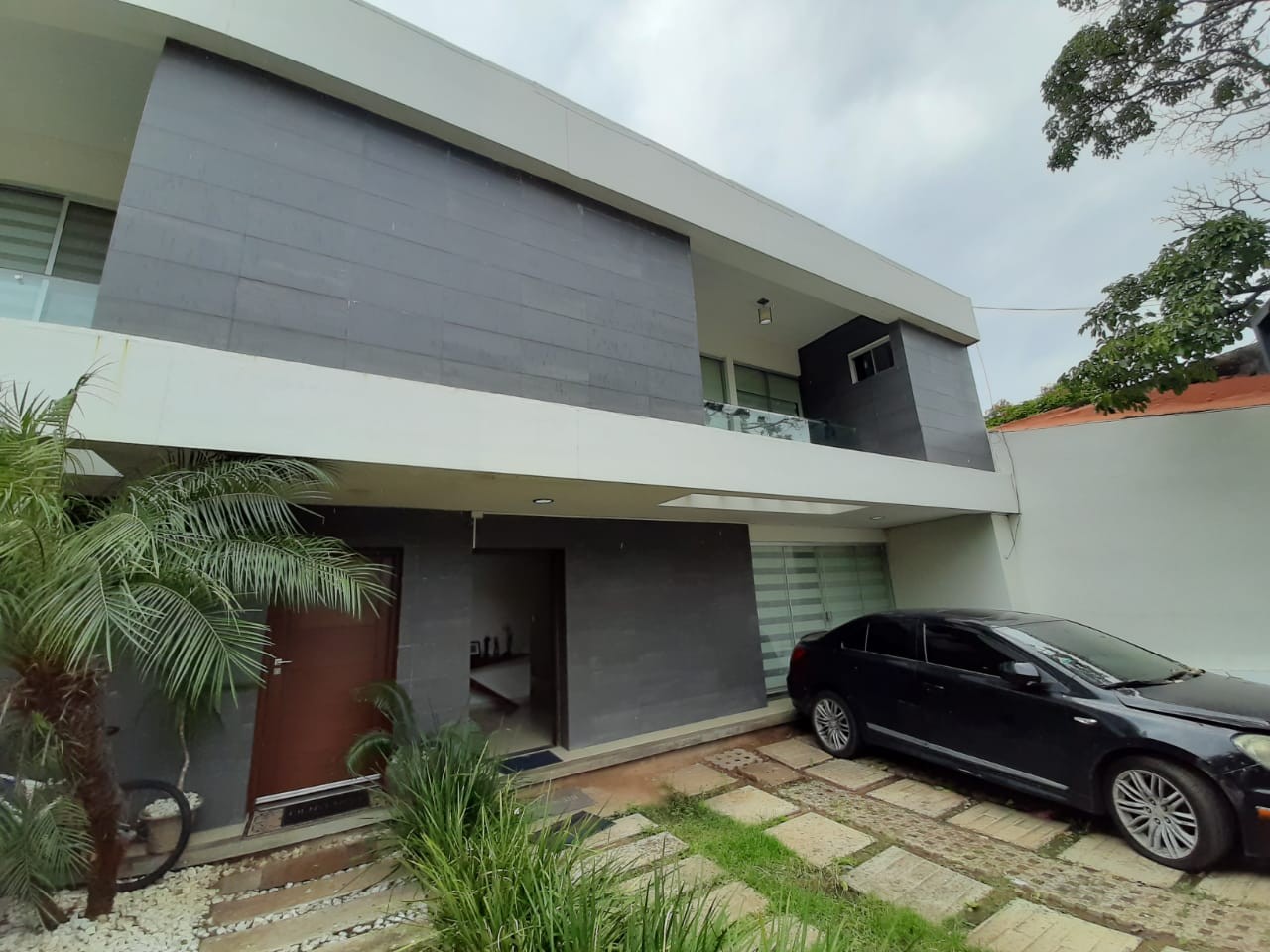 Casa en AnticréticoAv. San Aurelio 2 t 3 anillo  3 dormitorios 4 baños 2 parqueos Foto 1