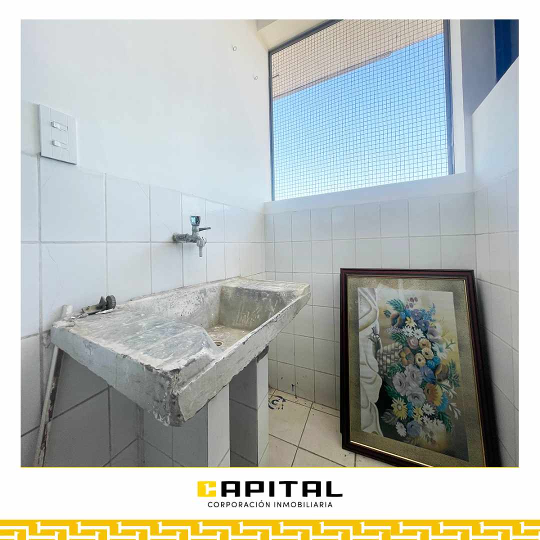 Departamento en VentaVENDO EN $US 20.000 DEPARTAMENTO SOBRE AVENIDA MONSEÑOR RIVERO Foto 3