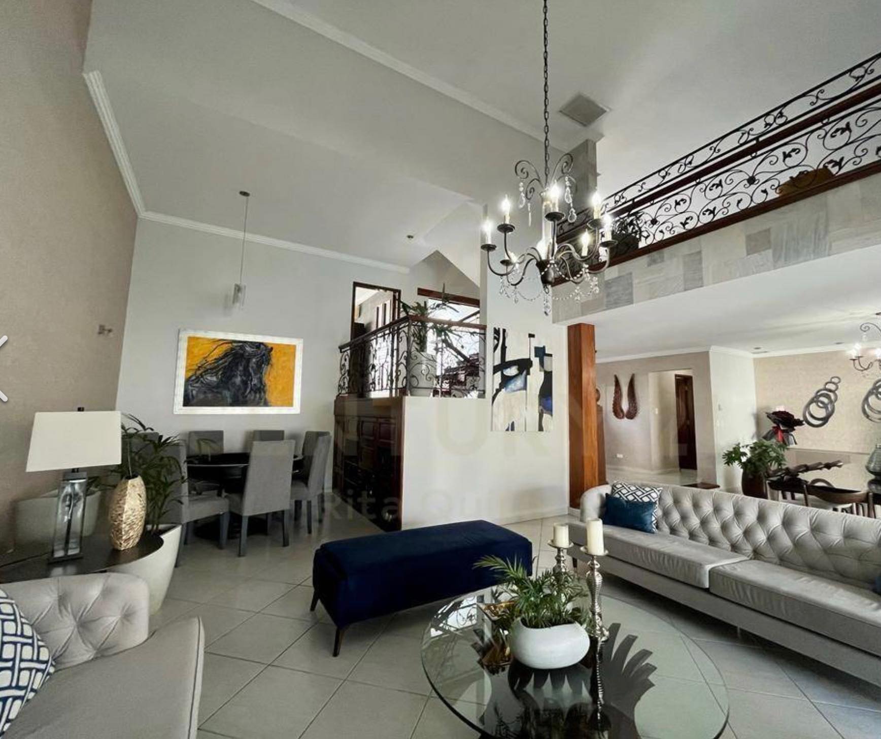Casa Cond. Barrio Norte Hermosa Casa en Alquiler Foto 15