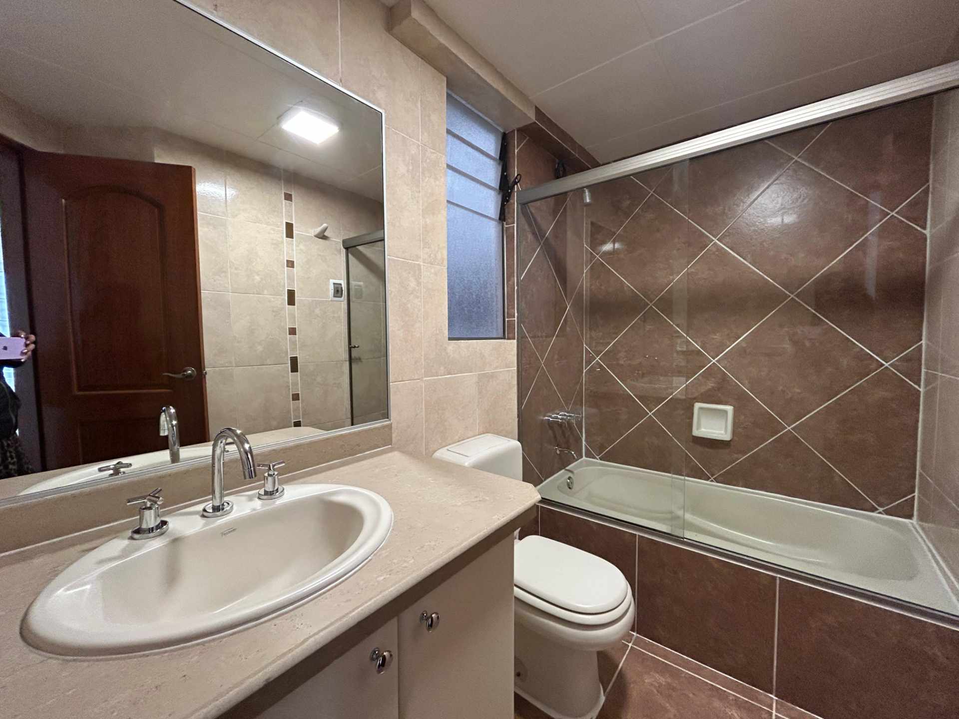 Departamento en Achumani en La Paz 3 dormitorios 4 baños 1 parqueos Foto 6