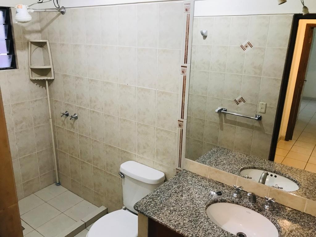 Departamento en VentaZona Oeste, 4to anillo Av Radial 19 Cond Hamburgo 2 dormitorios 2 baños  Foto 3