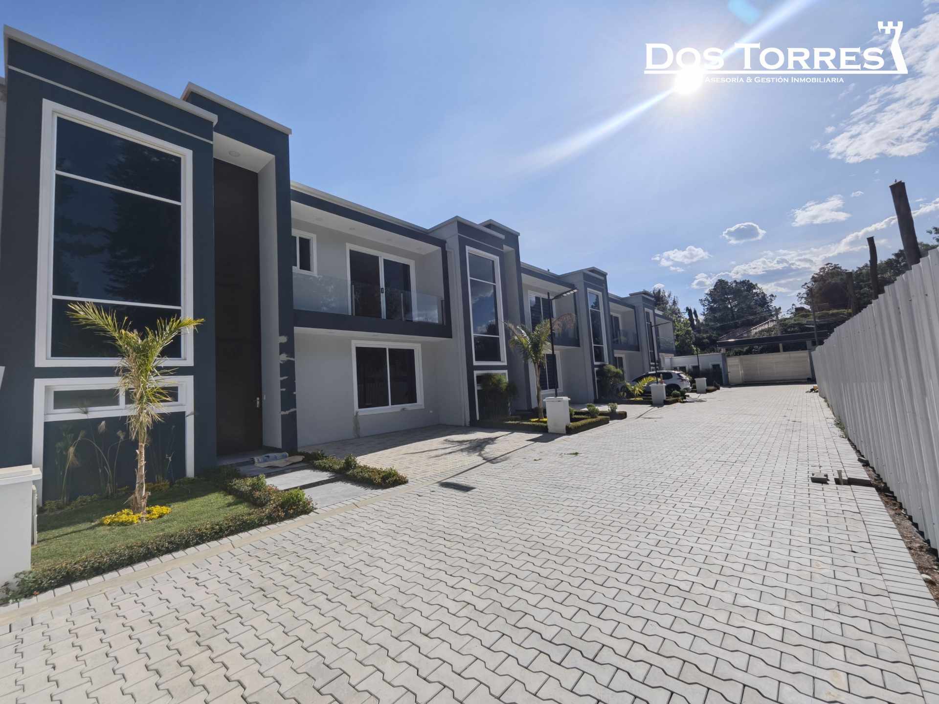 Casa en Tiquipaya en Cochabamba 3 dormitorios 3 baños 2 parqueos Foto 2