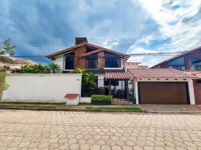 Casas en Venta en Sirari con Piscina Santa Cruz de la Sierra