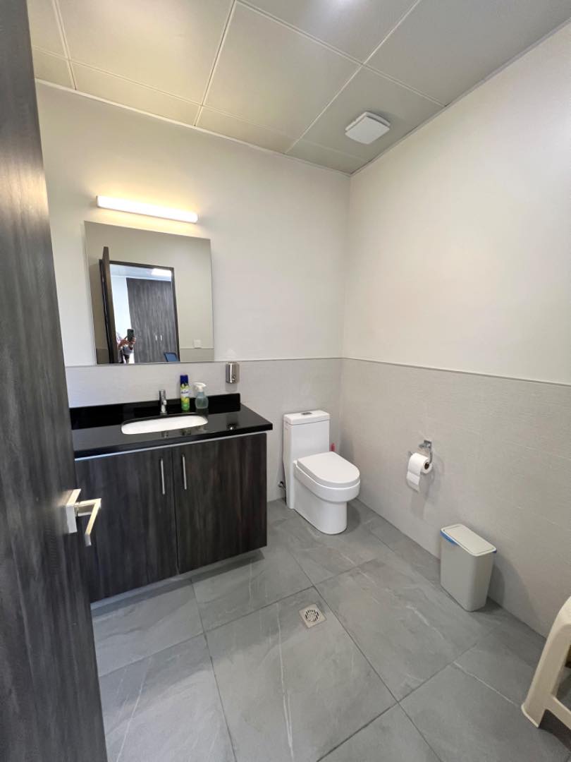 Oficina en Calacoto en La Paz 2 dormitorios 2 baños  Foto 4