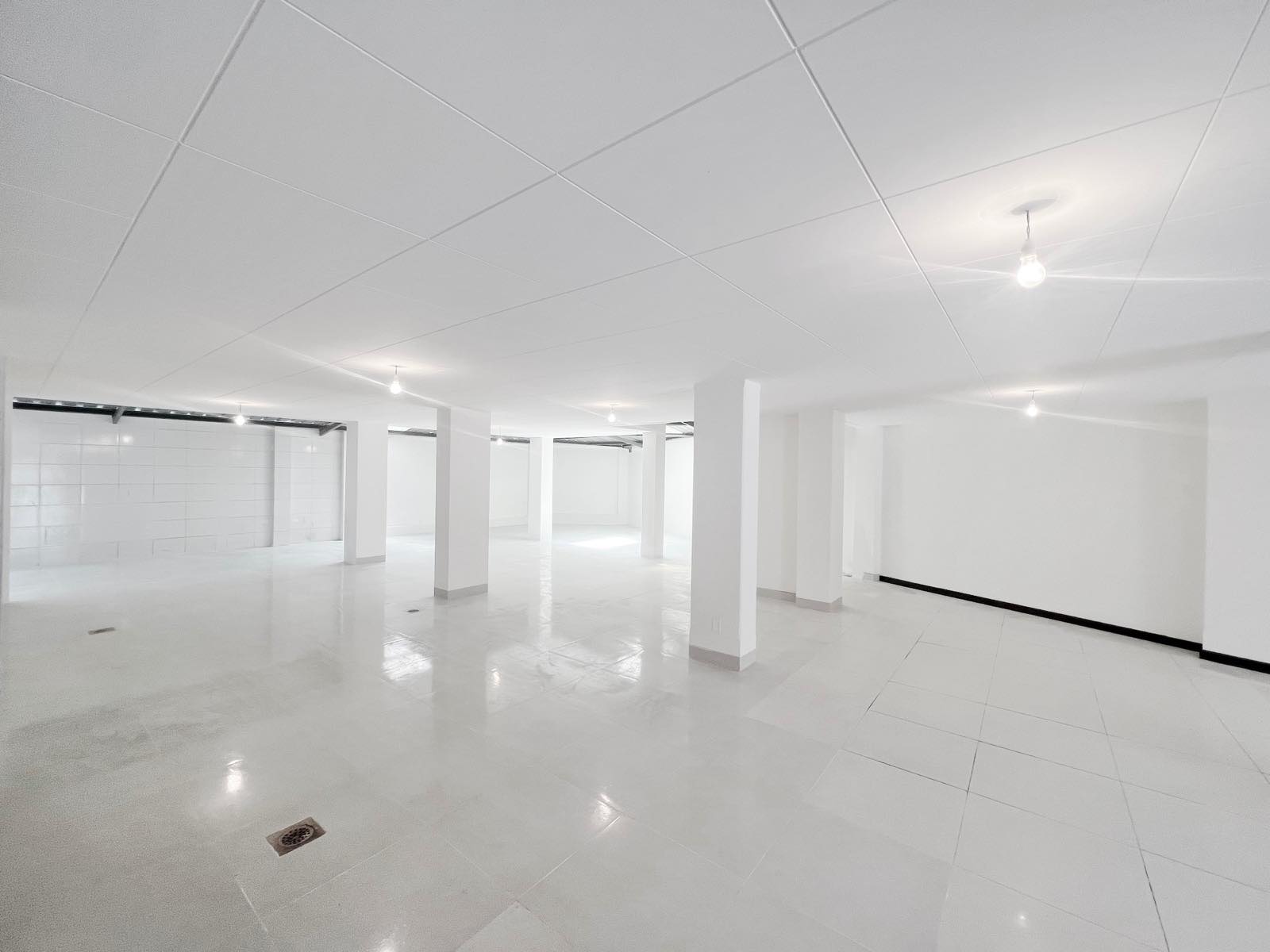 Local comercial en Miraflores en La Paz  2 baños  Foto 1