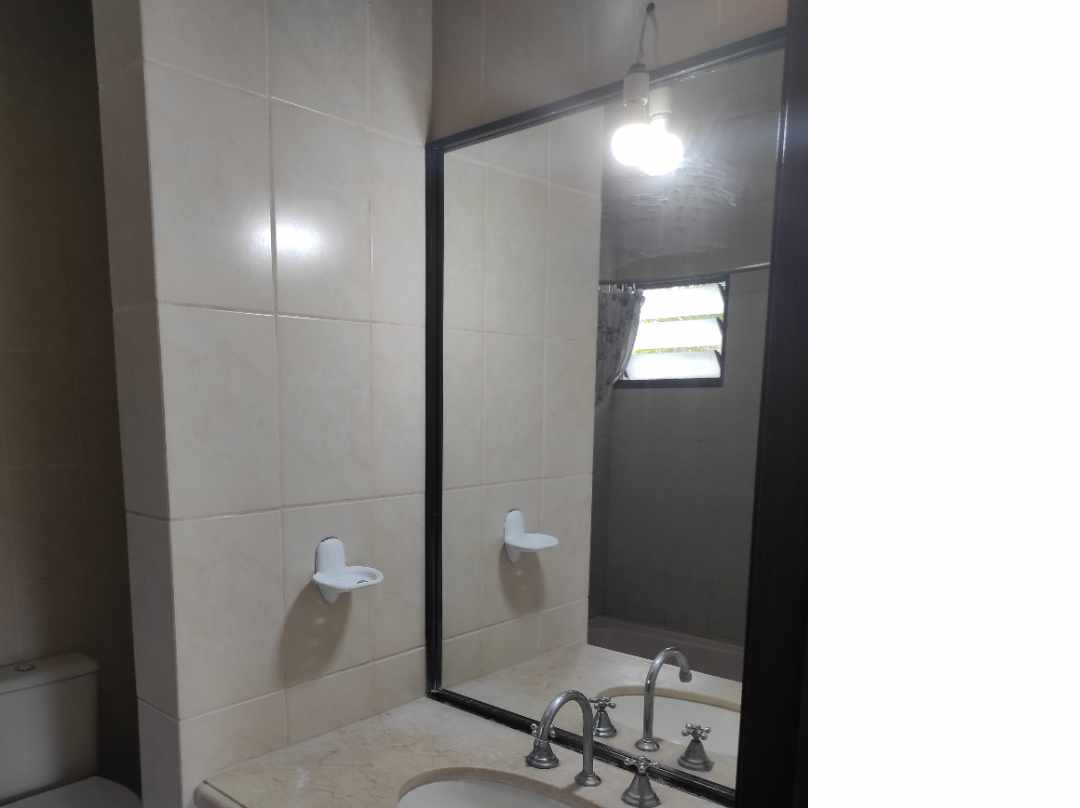 Casa en Entre 2do y 3er anillo Norte en Santa Cruz de la Sierra 3 dormitorios 3 baños 2 parqueos Foto 16