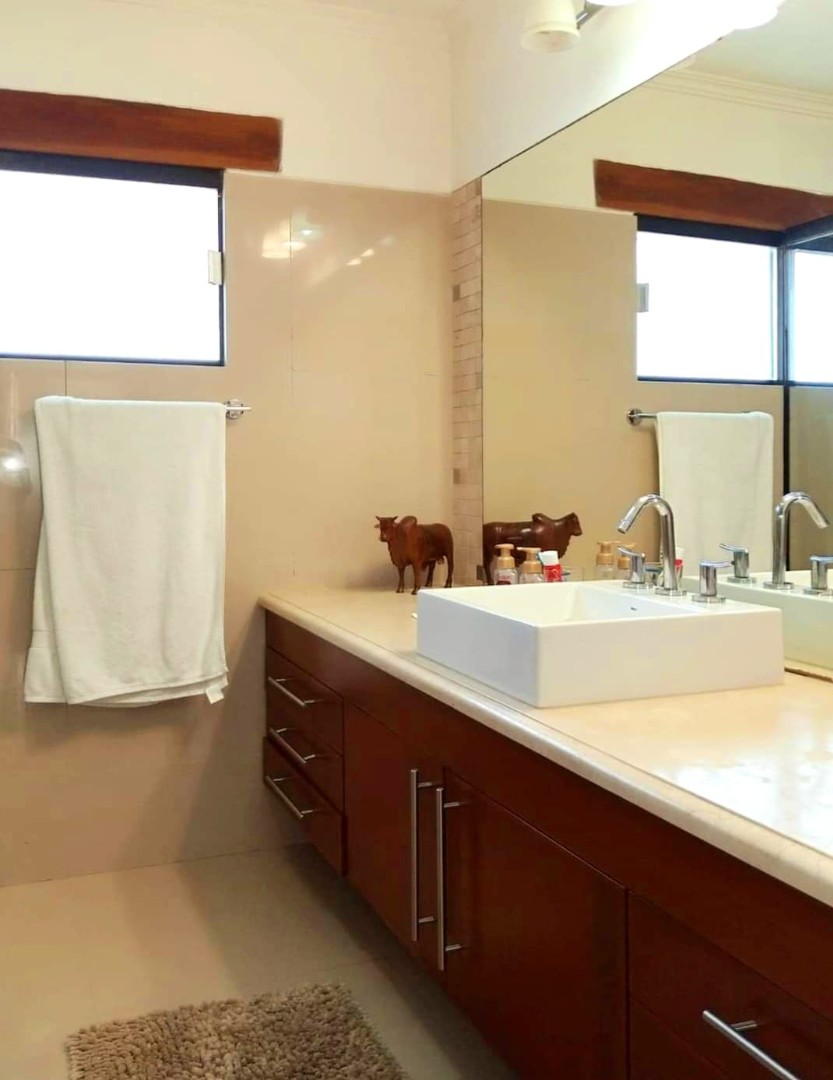 Casa en AlquilerAv  pirai 4to anillo 
Bellísima CASA AMOBLADA  de 4 DORMITORIOS  4 dormitorios 6 baños 2 parqueos Foto 11