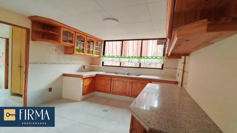 Departamento en AlquilerAvenida Jose Aguirre, zona Los Pinos ( Frente a Impuestos Nacionales ) Foto 4