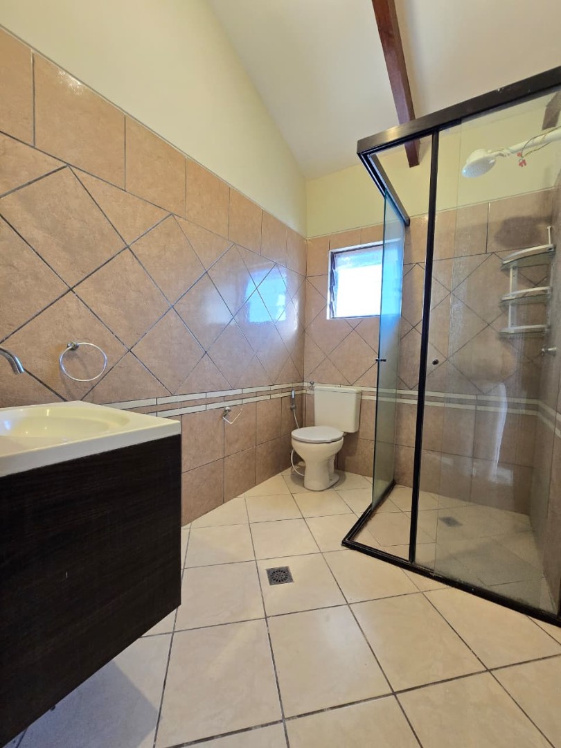 Departamento Casa en Alquiler – Zona Estratégica (Entre 4° y 5° Anillo, Av. Banzer, Plan 12 Hamacas) Foto 13