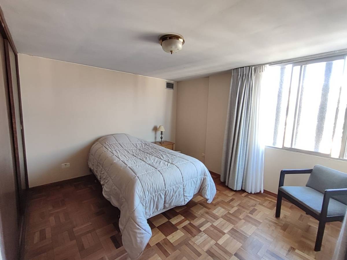 Departamento en San Jorge en La Paz 2 dormitorios 3 baños 1 parqueos Foto 13