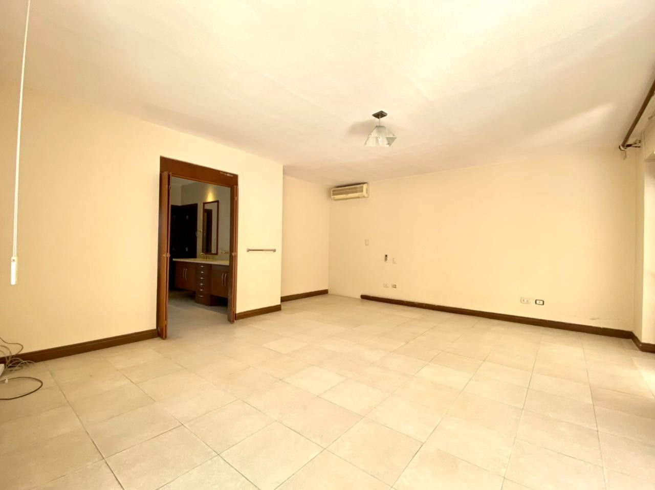 Casa en VentaBarrio Urbarí, Av. Piraí calle Baracea Foto 10