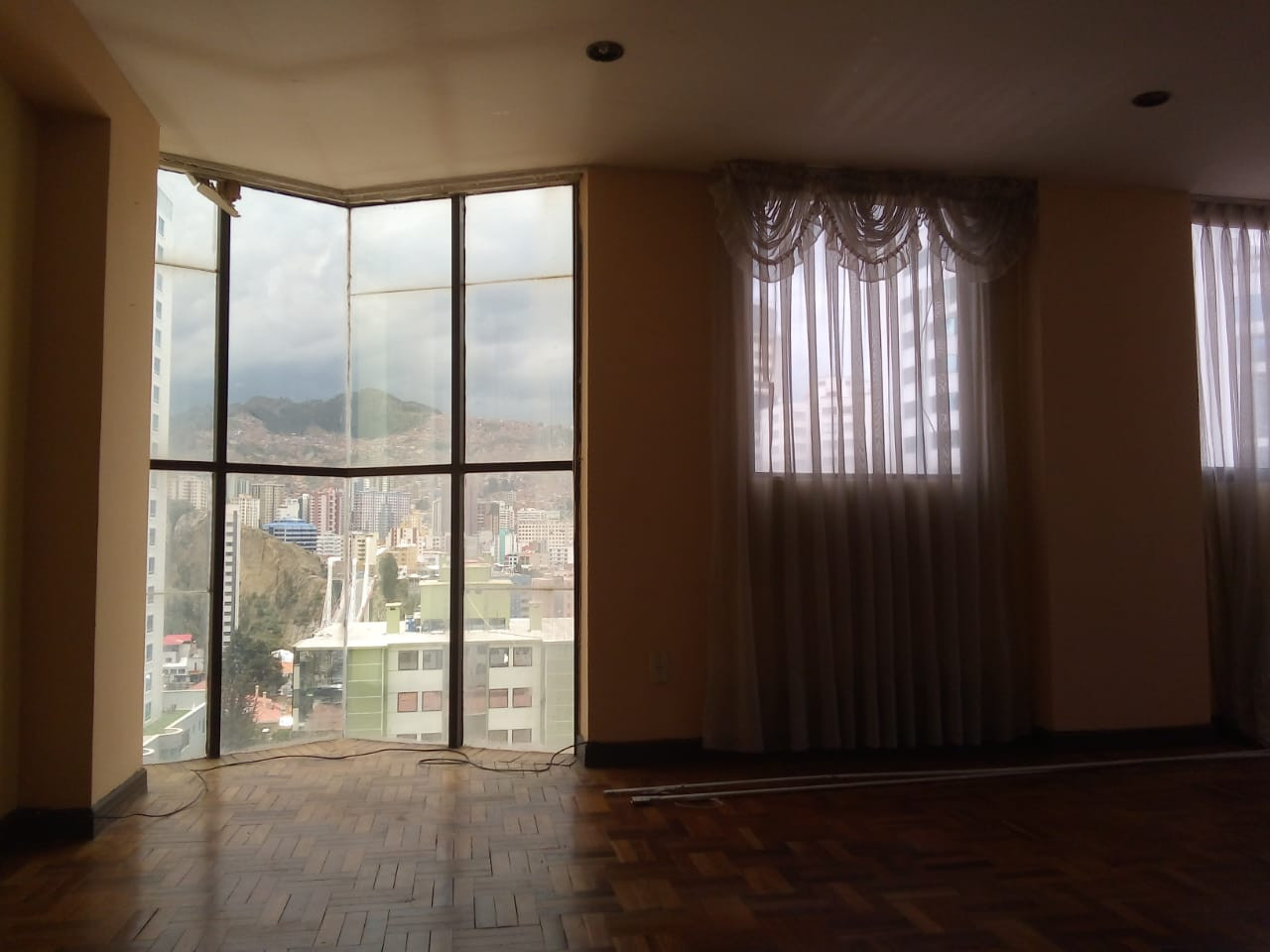 Departamento en Sopocachi en La Paz 4 dormitorios 3 baños 1 parqueos Foto 1