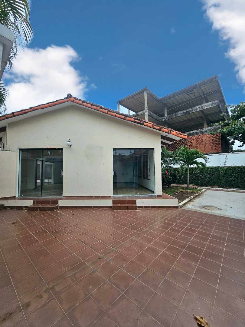 Casa Av. IBERICA - Barrio LAS PALMAS  Foto 2
