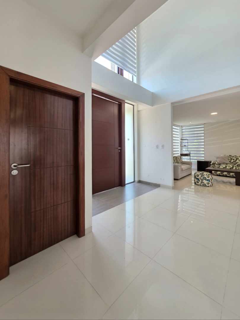 Casa en Urubó en Santa Cruz de la Sierra 3 dormitorios 5 baños 2 parqueos Foto 20