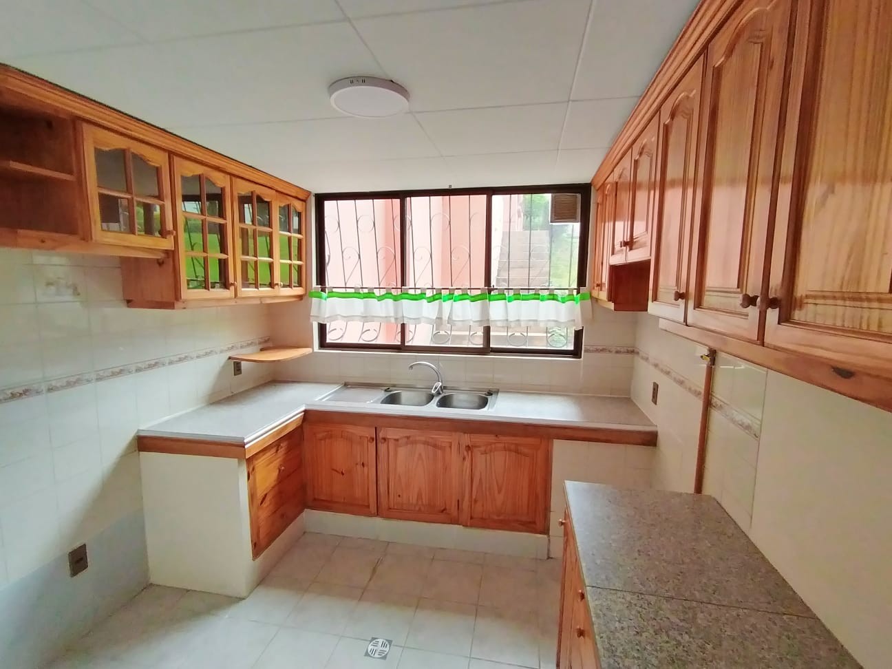 Departamento en AlquilerLos Pinos, frente a Impuestos Nacionales, zona los nuevos Pinos 3 dormitorios 4 baños 1 parqueos Foto 11
