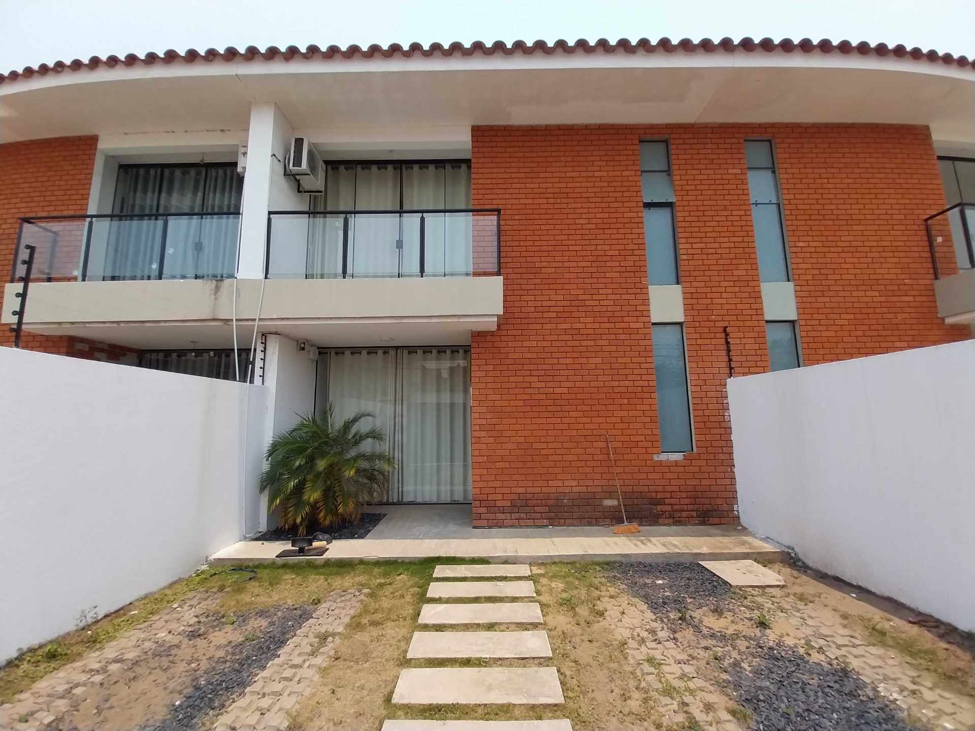 Casa 🏡 ALQUILO HERMOSA CASA DE 2 PLANTAS – 3 SUITES Foto 1