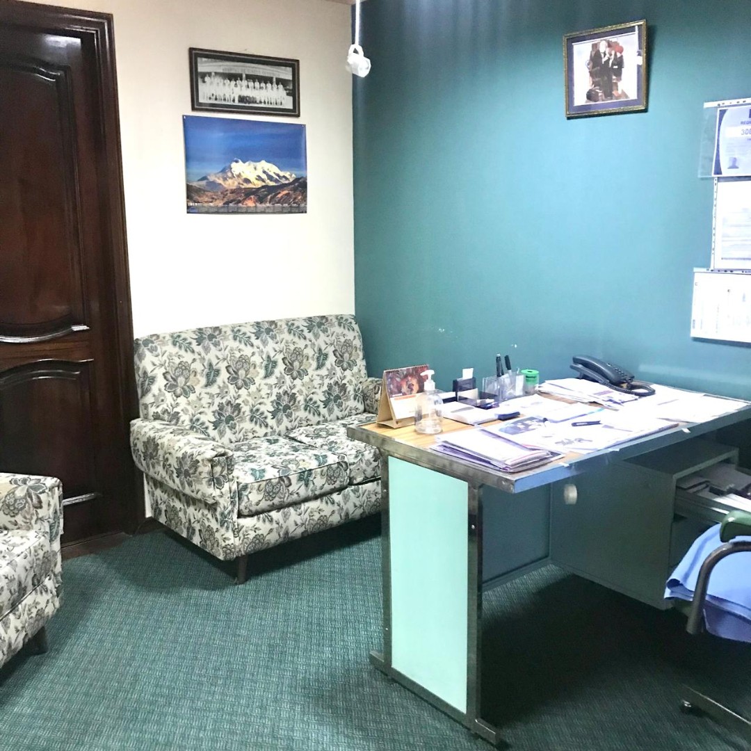 Oficina en VentaCONSULTORIO EN VENTA AV. ARCE Foto 3