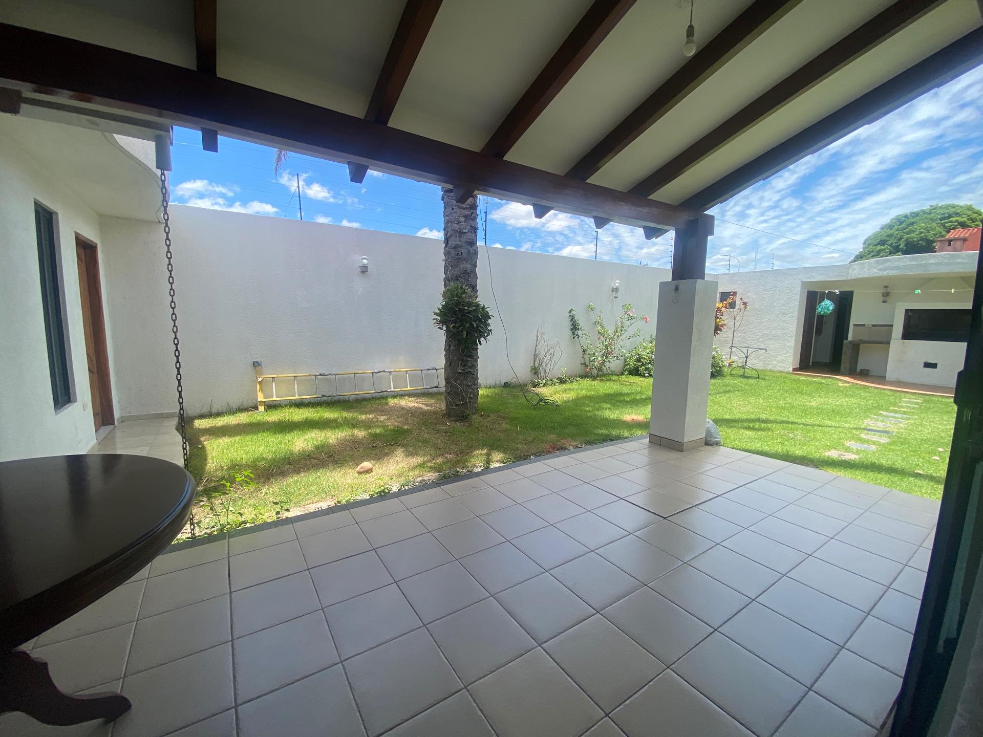 Casa en Entre 8vo y 9no anillo Norte en Santa Cruz de la Sierra 4 dormitorios 4 baños 2 parqueos Foto 13
