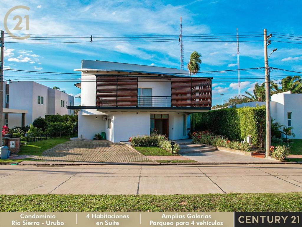 Casa en Urubó en Santa Cruz de la Sierra 4 dormitorios 5 baños 4 parqueos Foto 1