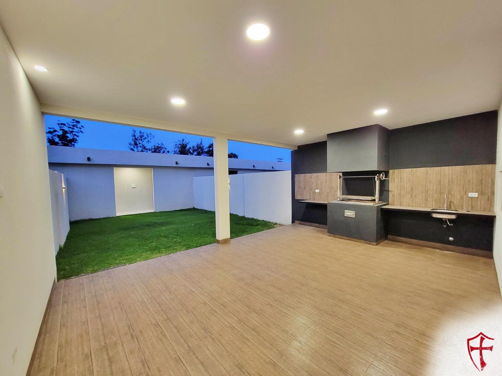 Casa Av Banzer 8vo anillo zona norte  Foto 12