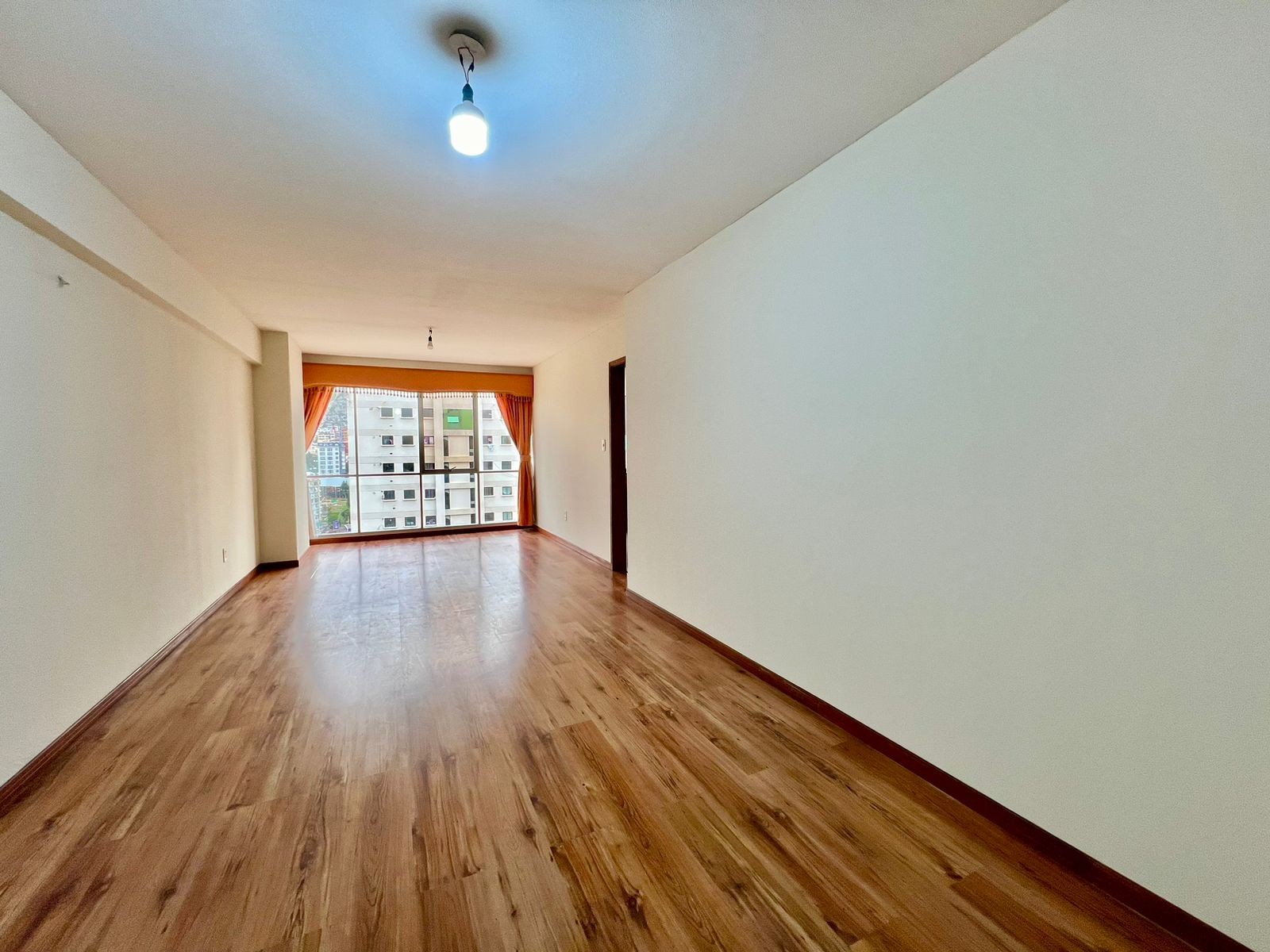 Departamento <b>DEPARTAMENTO DE 3 DORMITORIOS EN VENTA, SAN JORGE - AVENIDA 6 DE AGOSTO</b> Foto 3