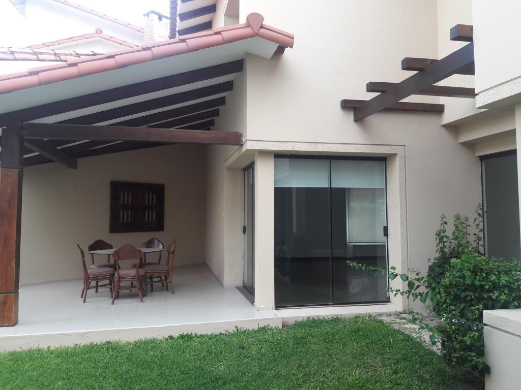 Casa en Entre 5to y 6to anillo Norte en Santa Cruz de la Sierra 4 dormitorios 4 baños 3 parqueos Foto 17