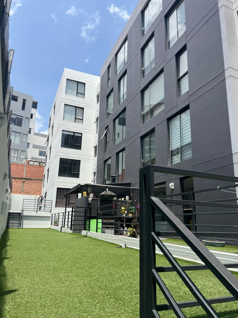 Departamento en AlquilerCalle Los Cipreses, calle 33 Las Jacarandas, Pedregal 3 dormitorios 3 baños 1 parqueos Foto 2