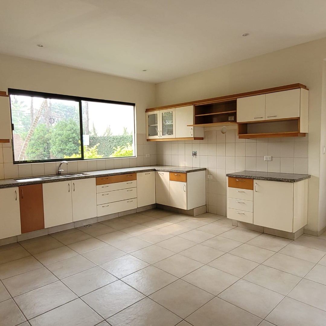 Casa en Entre 6to y 7mo anillo Norte en Santa Cruz de la Sierra 5 dormitorios 7 baños 8 parqueos Foto 11