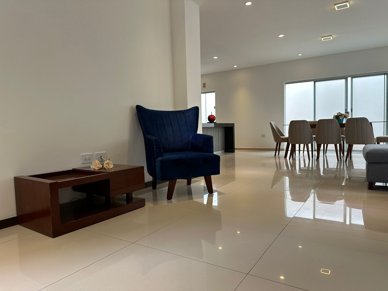 Casa en Entre 8vo y 9no anillo Norte en Santa Cruz de la Sierra 2 dormitorios 4 baños 2 parqueos Foto 6