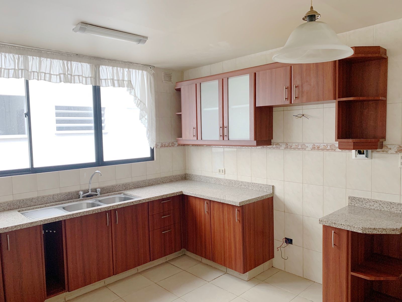 En Alquiler a $us 450 Foto 2