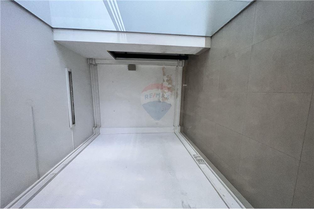 Local comercial en AlquilerAv Ballivian 