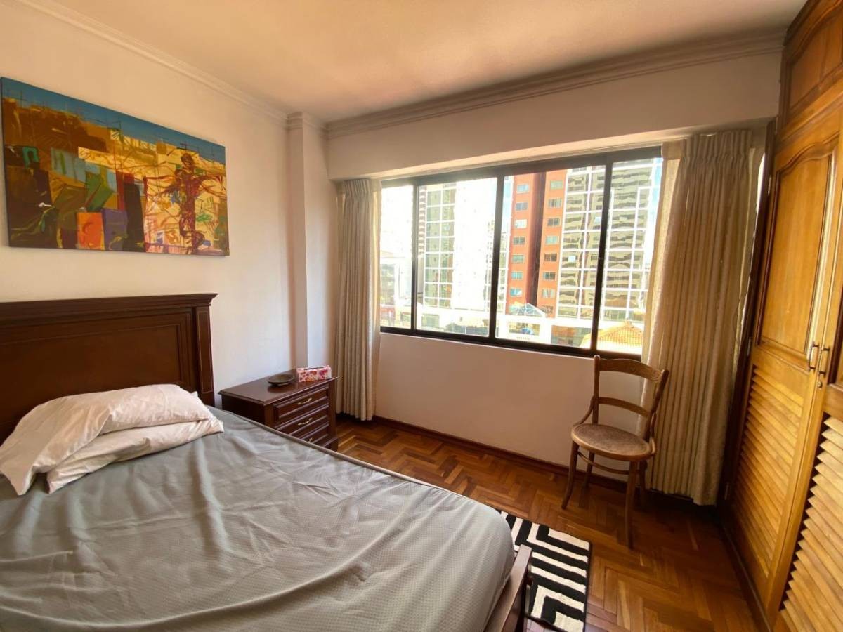 Departamento en San Jorge en La Paz 4 dormitorios 4 baños 1 parqueos Foto 2