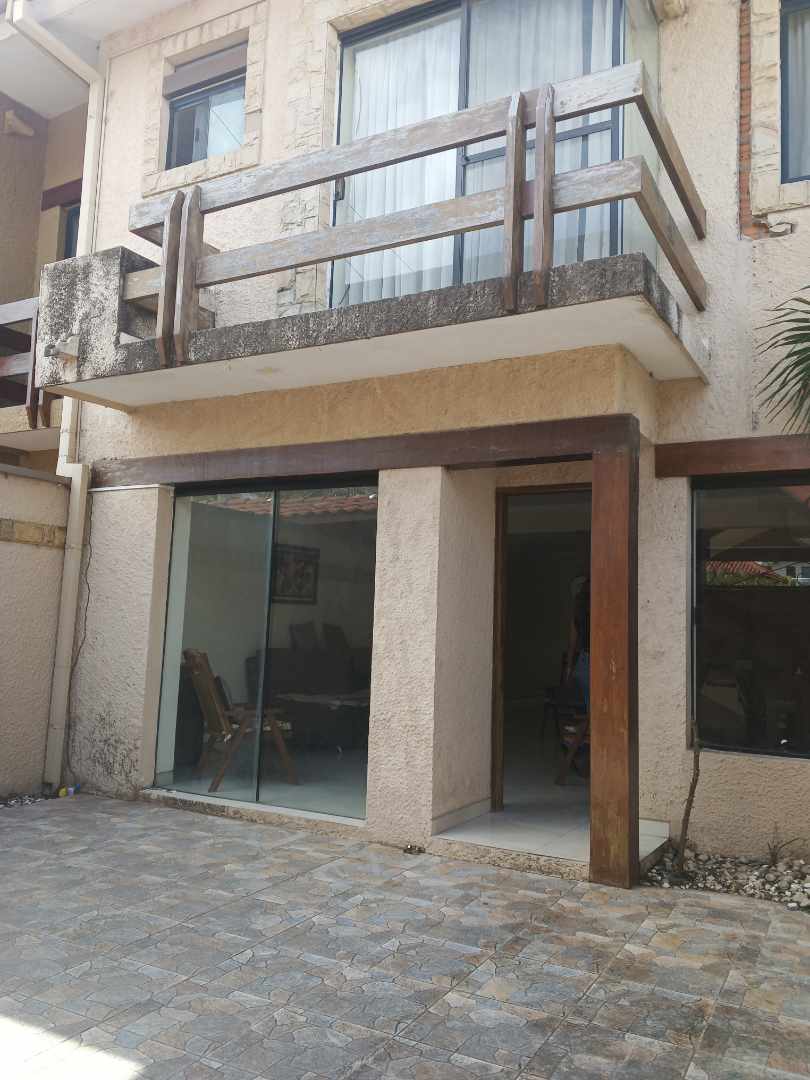 Casa en Entre 4to y 5to anillo Oeste en Santa Cruz de la Sierra 4 dormitorios 4 baños 2 parqueos Foto 3