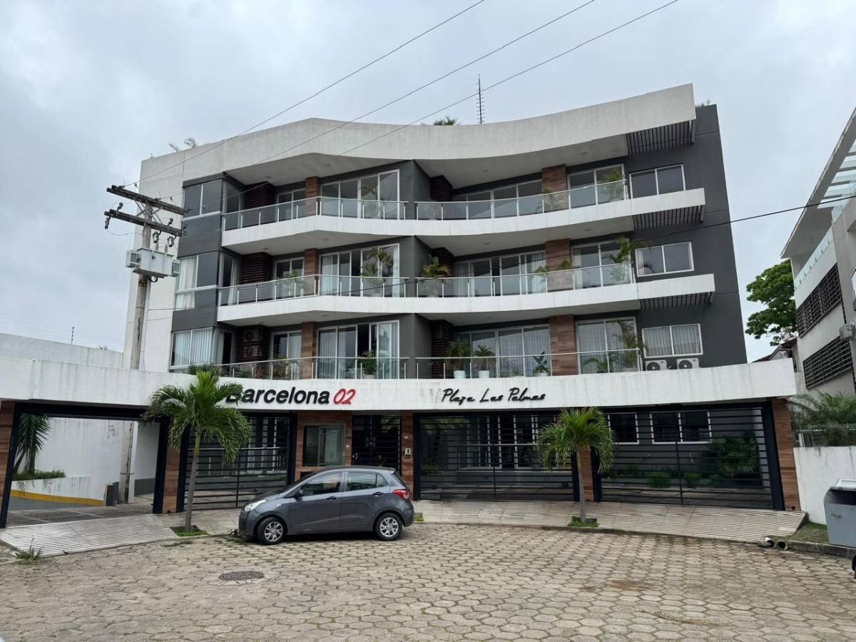 Departamento en Entre 3er y 4to anillo Oeste en Santa Cruz de la Sierra 3 dormitorios 2 baños  Foto 1