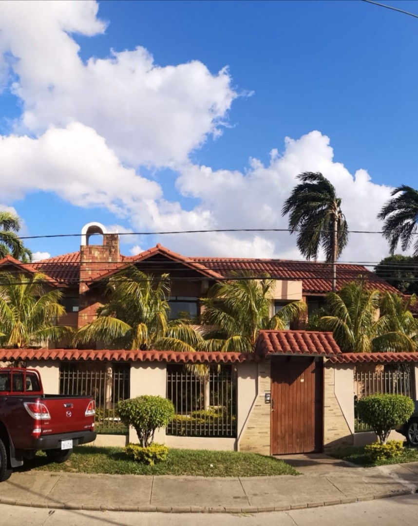 En Alquiler a $us 2,500 Foto 2