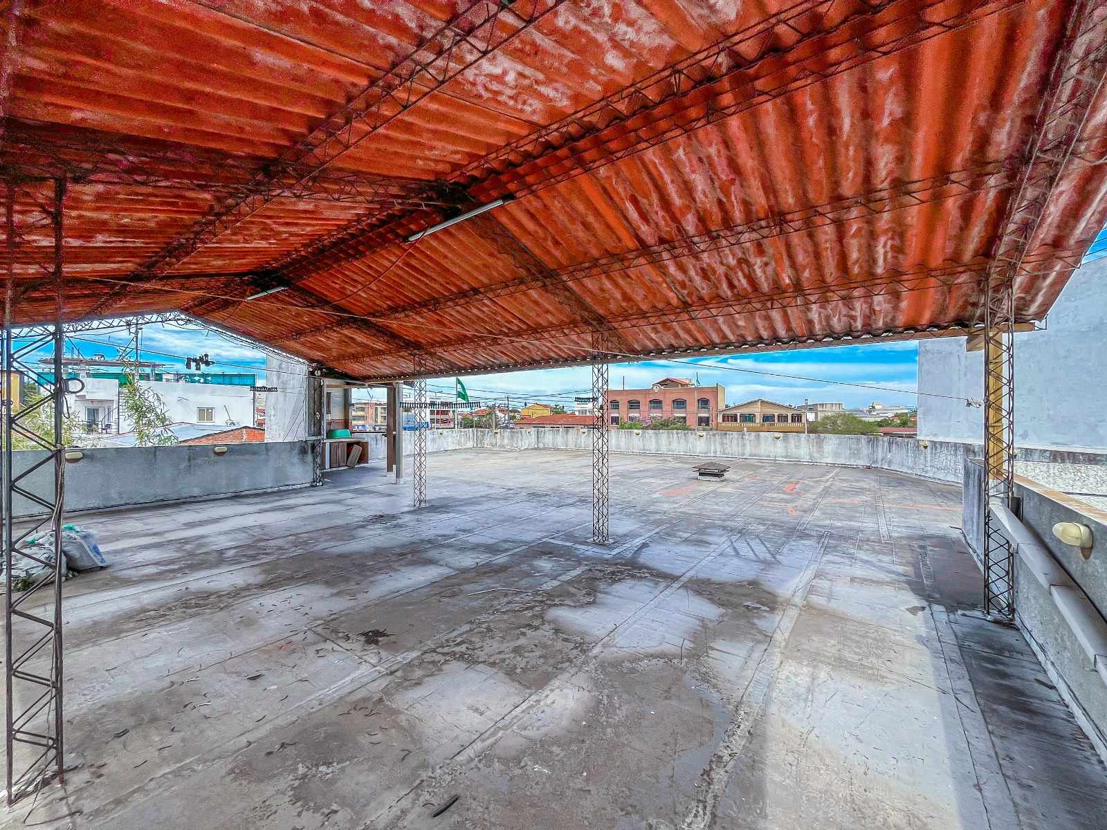Terreno en VentaSobre 2do anillo entre las Av Grigota y La Ramada    Foto 5