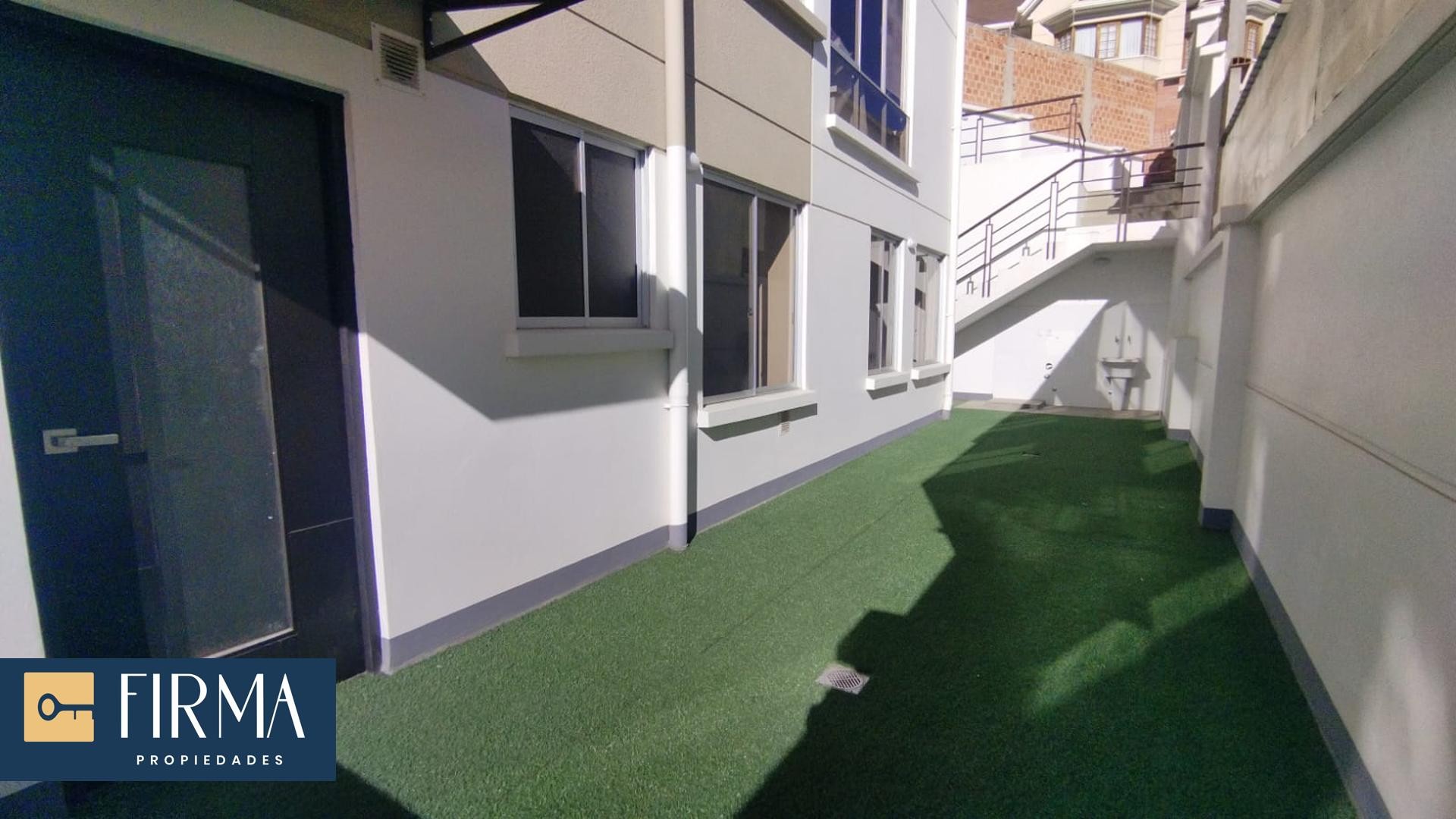 Departamento en VentaDEPARTAMENTO EN VENTA EN ACHUMANI CON TERRAZA PRIVADA 2 dormitorios 2 baños 1 parqueos Foto 3