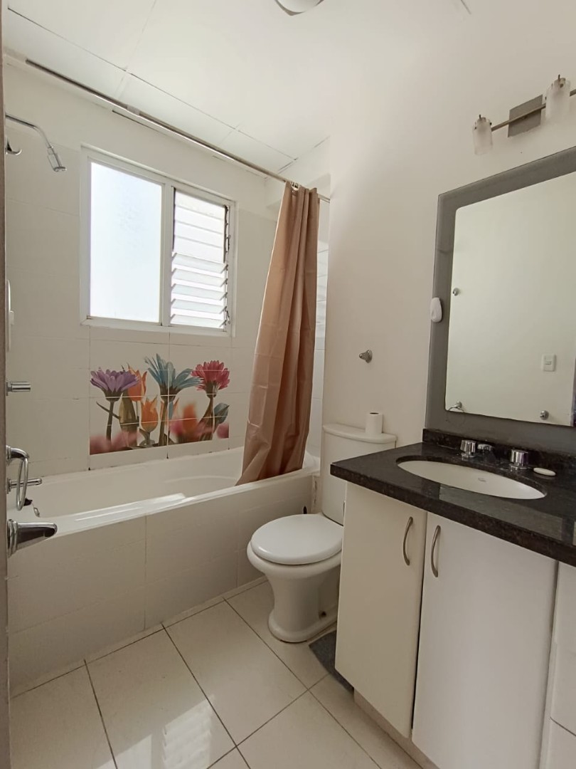 Departamento en AlquilerCalle Cochabamba esquina Av Irala Foto 9