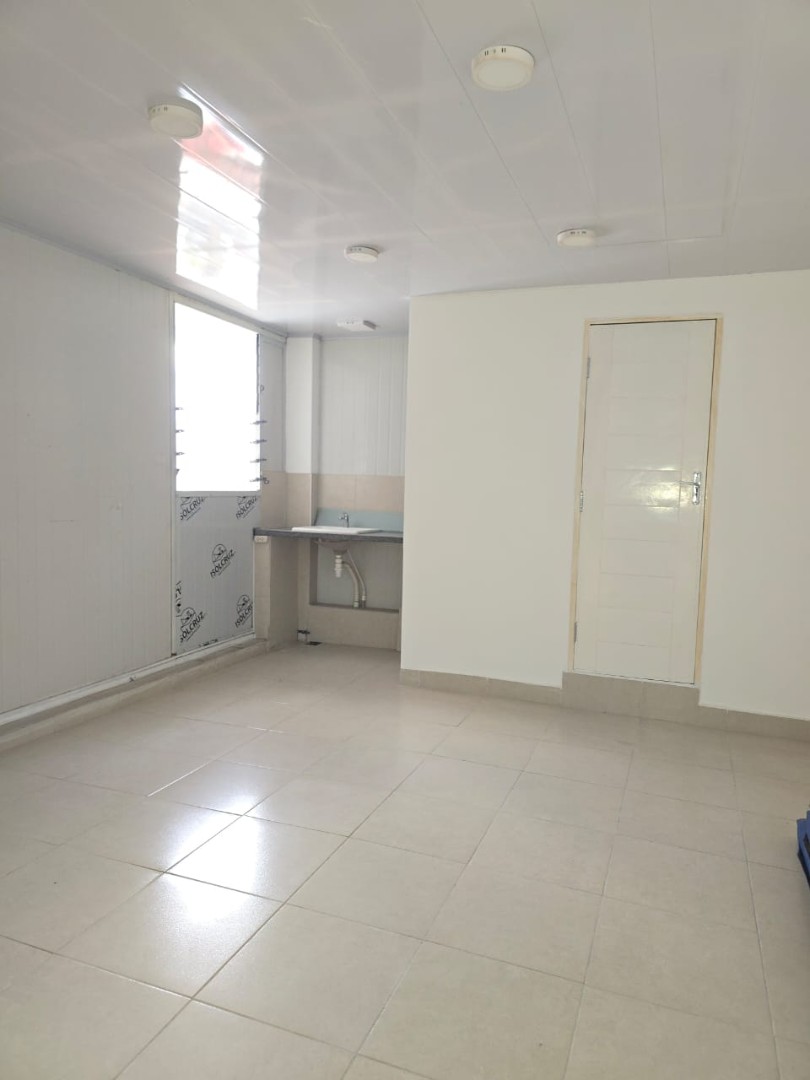 Oficina en Entre 1er y 2do anillo Sur en Santa Cruz de la Sierra 4 dormitorios 2 baños  Foto 9