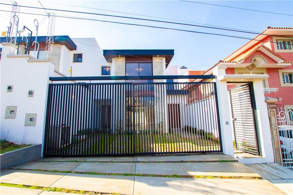 Casa en VentaCASA EN VENTA A ESTRENAR ZONA MESADILLA 3 dormitorios 3 baños 2 parqueos Foto 3