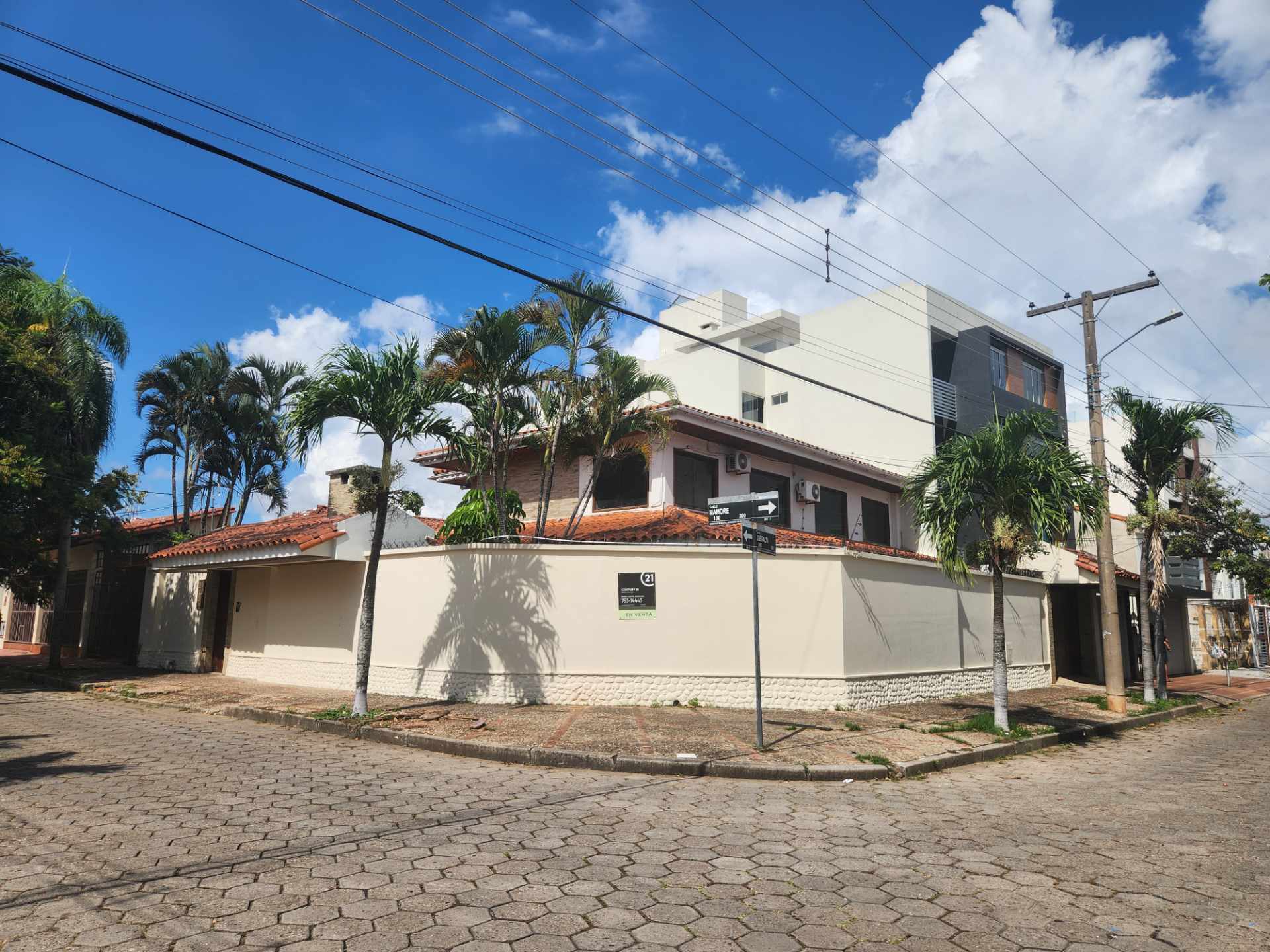 Casa en Entre 1er y 2do anillo Norte en Santa Cruz de la Sierra 4 dormitorios 4 baños 3 parqueos Foto 15