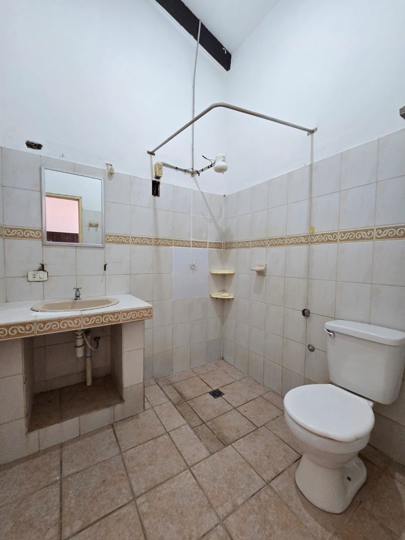 Casa en AlquilerAv. 3 Pasos al Frente, 3er anillo, entrada a la Bimodal, calle Carmelo Ortiz # 3130 2 dormitorios 2 baños 2 parqueos Foto 7